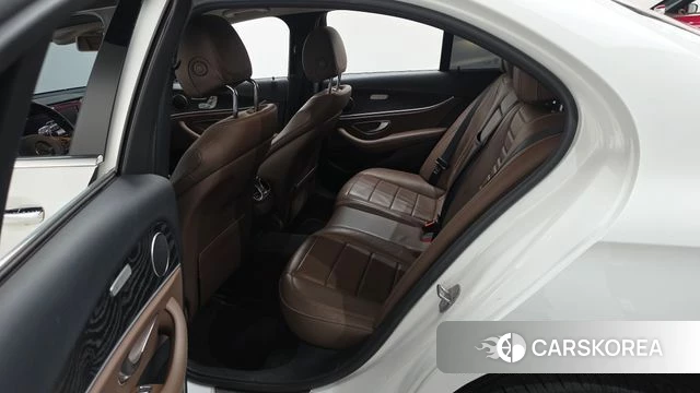 Mercedes-Benz E-Class W213 2018 Белый из Кореи, фото 2