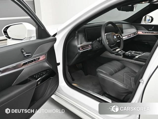 BMW 7 Series (G70) 2023 Белый из Кореи, фото 2