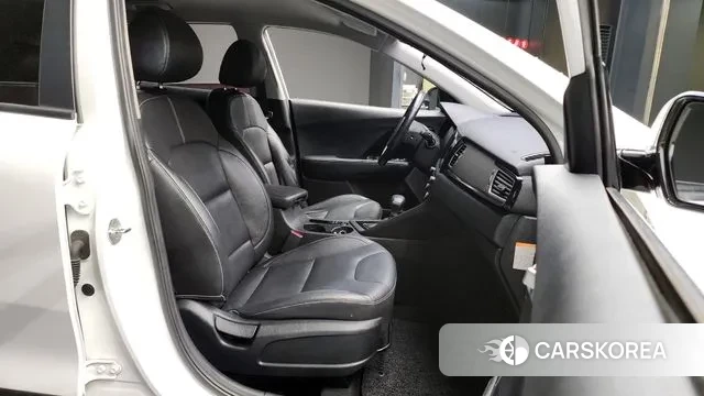 Kia Niro 2018 Белый из Кореи, фото 2