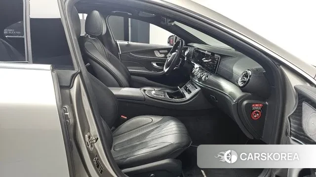 Mercedes-Benz CLS-Class C257 2022 Серебряный из Кореи, фото 2