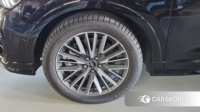 Audi Q3 (F3) 2025 Черный из Кореи, фото 2