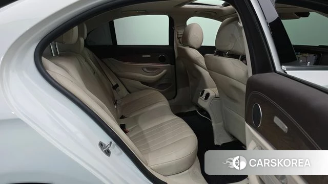 Mercedes-Benz E-Class W213 2019 Белый из Кореи, фото 2