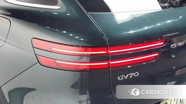 Genesis GV70 2021 Темно-зеленый из Кореи, фото 2