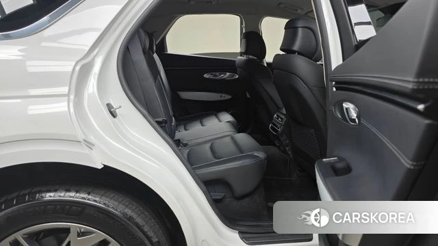 Genesis GV70 2023 Белый из Кореи, фото 2