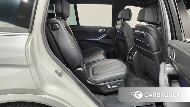 BMW X7 (G07) 2023 Белый из Кореи, фото 2