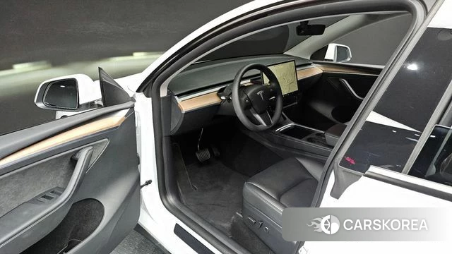 Tesla Model Y 2024 Белый из Кореи, фото 2