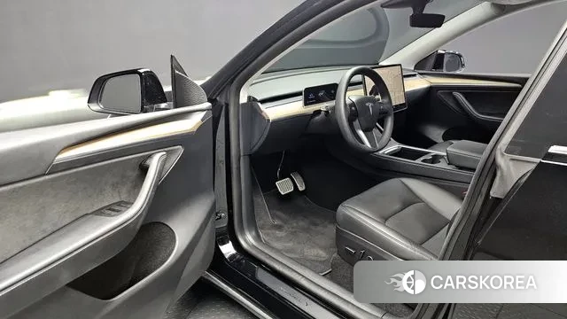 Tesla Model Y 2023 Черный из Кореи, фото 2