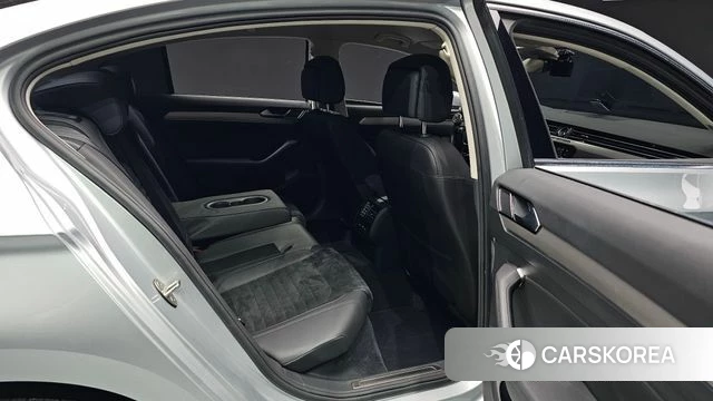 Volkswagen Passat GT (B8) 2018 Серебряный из Кореи, фото 2