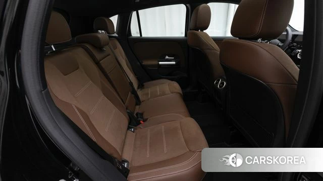 Mercedes-Benz GLA - Class H247 2025 Черный из Кореи, фото 2