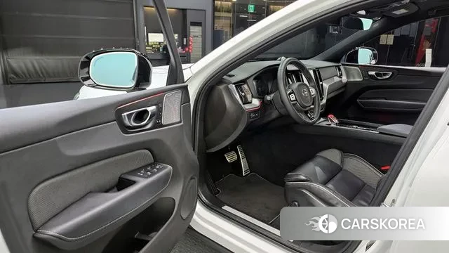 Volvo XC60 second Generation 2021 Белый из Кореи, фото 2