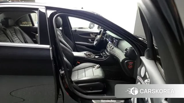 Mercedes-Benz E-Class W213 2018 Черный из Кореи, фото 2