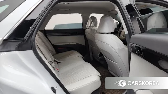 Hyundai Grandeur Hybrid (GN7) 2023 Белый из Кореи, фото 2