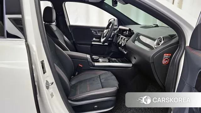 Mercedes-Benz GLA - Class H247 2023 Белый из Кореи, фото 2