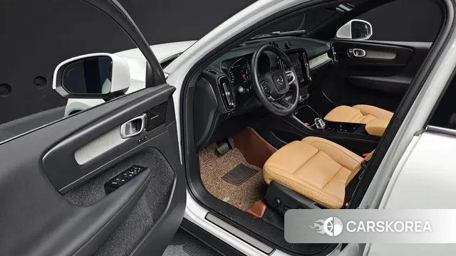 Volvo XC40 2021 Белый из Кореи, фото 2