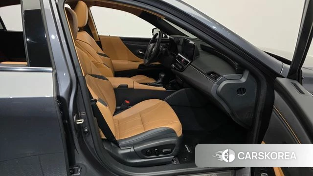 Lexus ES300h 7th generation 2023 Серый из Кореи, фото 2