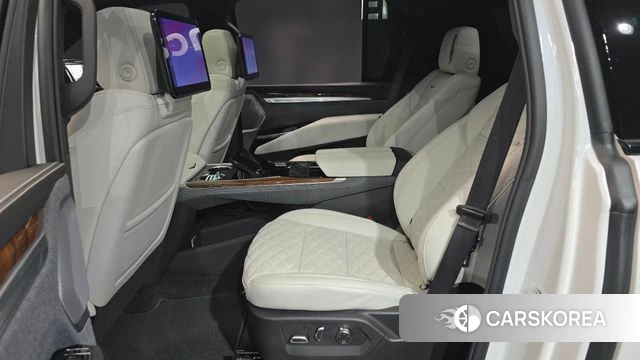 Cadillac Escalade 5th Generation 2025 Белый из Кореи, фото 2