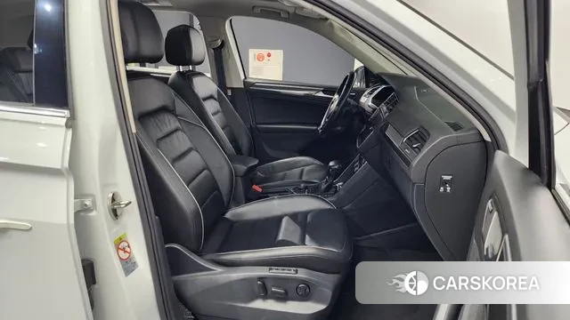 Volkswagen Tiguan second Generation 2018 Белый из Кореи, фото 2