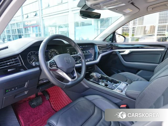 Volkswagen Touareg 2023 Черный из Китая, фото 2
