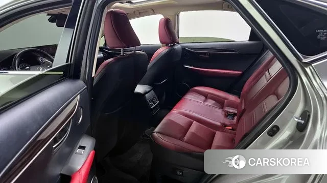 Lexus NX300h 2020 Серебряный из Кореи, фото 2