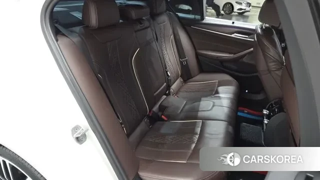 BMW 5 Series (G30) 2020 Белый из Кореи, фото 2