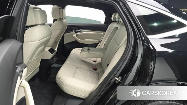 Audi e-Tron 2021 Черный из Кореи, фото 2