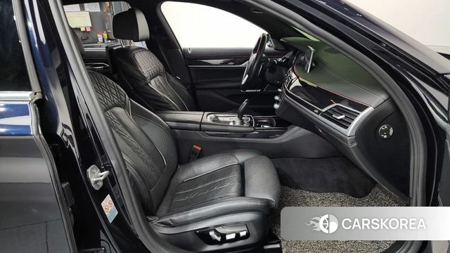 BMW 7 Series (G11) 2018 Черный из Кореи, фото 2