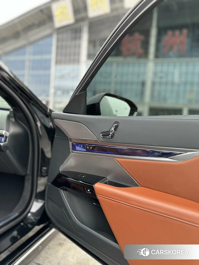 BMW 7 series 2024 Черный из Китая, фото 2