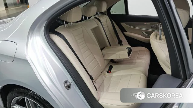 Mercedes-Benz E-Class W213 2019 Серебряный из Кореи, фото 2