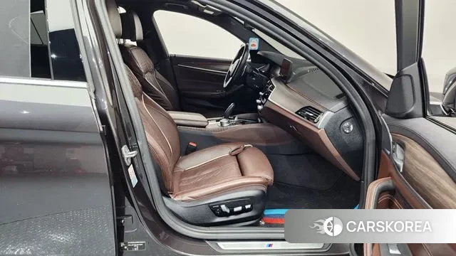 BMW 5 Series (G30) 2020 Серый из Кореи, фото 2