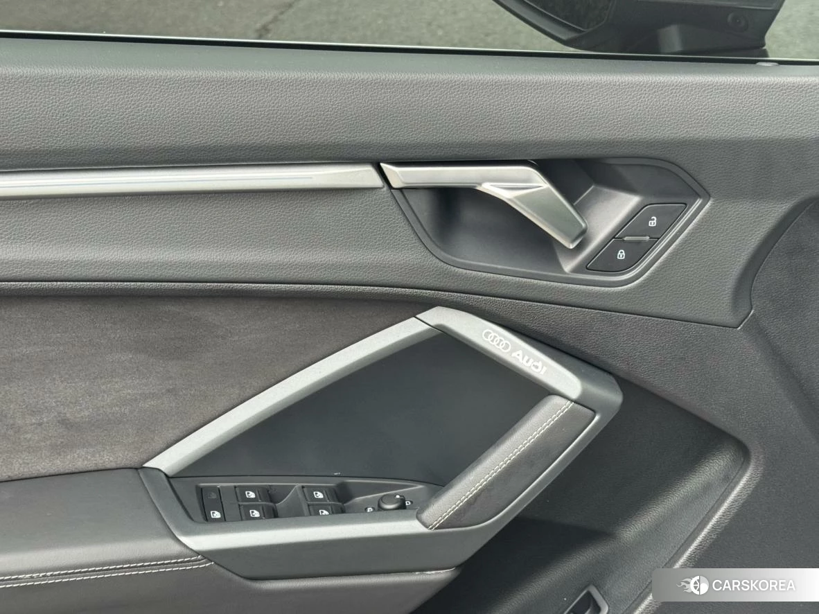Audi Q3 2023 Темно-серый из Китая, фото 2
