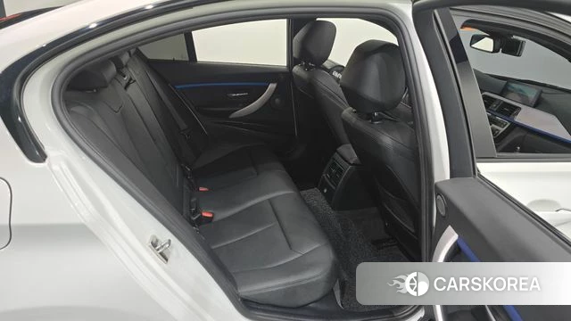 BMW 3 Series (F30) 2018 Белый из Кореи, фото 2