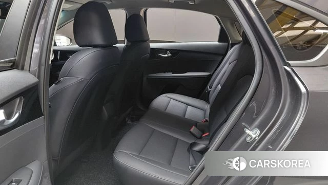 Kia The New K3 2nd generation 2022 Серый из Кореи, фото 2