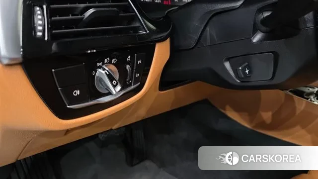 BMW 5 Series (G30) 2022 Белый из Кореи, фото 2