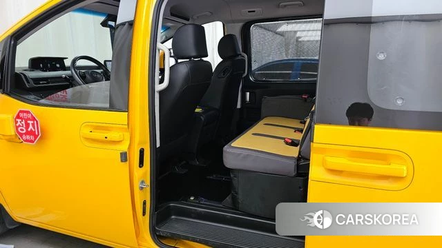 Hyundai Staria 2024 Желтый из Кореи, фото 2