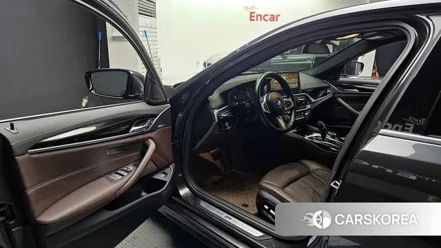 BMW 5 Series (G30) 2023 Серый из Кореи, фото 2