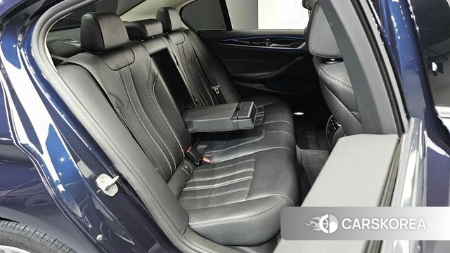 BMW 5 Series (G30) 2018 Черный из Кореи, фото 2