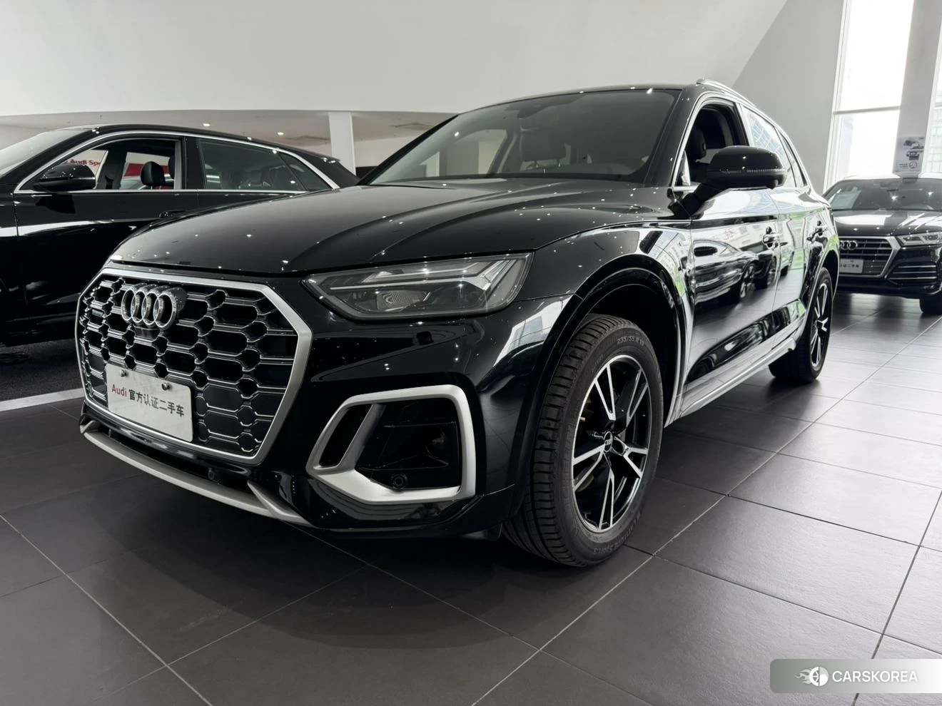Audi Q5L 2021 Черный из Китая, фото 2