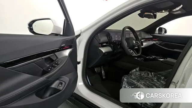 BMW 5 Series (G60) id 3442162 из Кореи 2