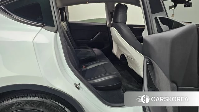 Tesla Model Y 2023 Белый из Кореи, фото 2