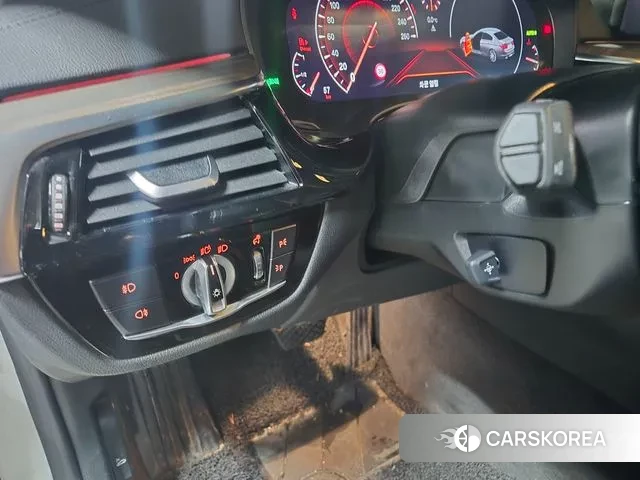 BMW 5 Series (G30) 2019 Белый из Кореи, фото 2