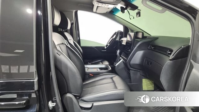 Hyundai Staria 2023 Черный из Кореи, фото 2