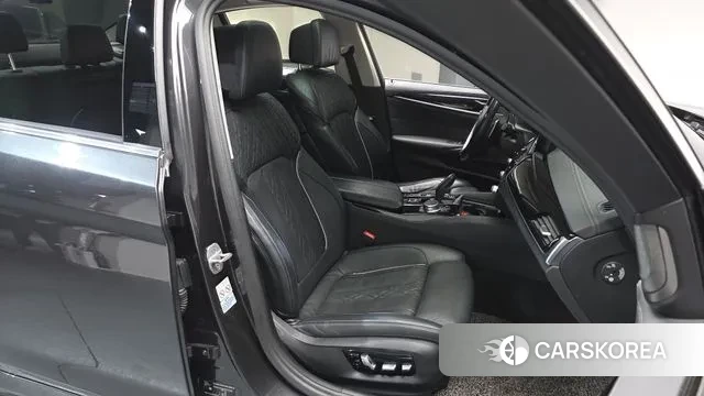 BMW 5 Series (G30) 2021 Серый из Кореи, фото 2