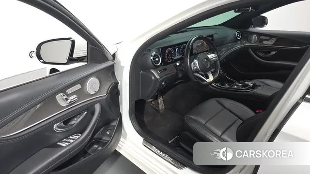 Mercedes-Benz E-Class W213 2019 Белый из Кореи, фото 2