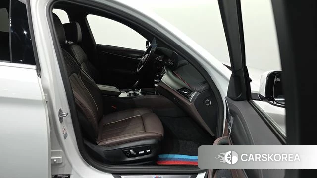 BMW 5 Series (G30) 2023 Белый из Кореи, фото 2