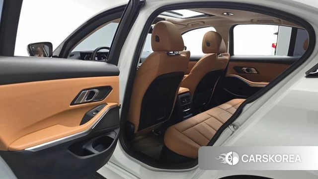 BMW 3 Series (G20) 2023 Белый из Кореи, фото 2