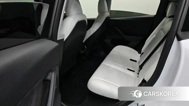 Tesla Model Y 2023 Белый из Кореи, фото 2
