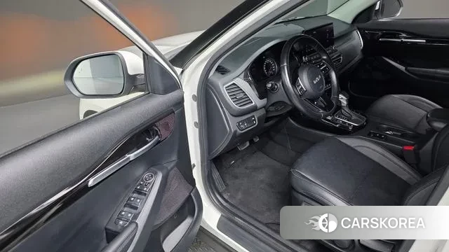 Kia Seltos 2022 Белый из Кореи, фото 2