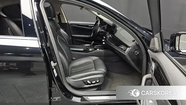 BMW 5 Series (G30) 2021 Черный из Кореи, фото 2