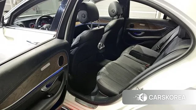 Mercedes-Benz E-Class W213 2019 Белый из Кореи, фото 2