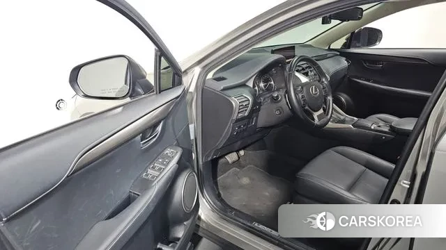 Lexus NX300h 2019 Серебряный из Кореи, фото 2